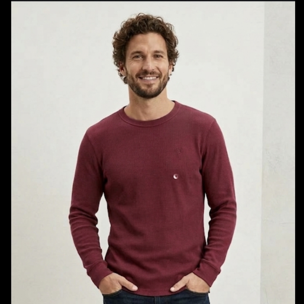 American Eagle Men's Burgundy Sweater